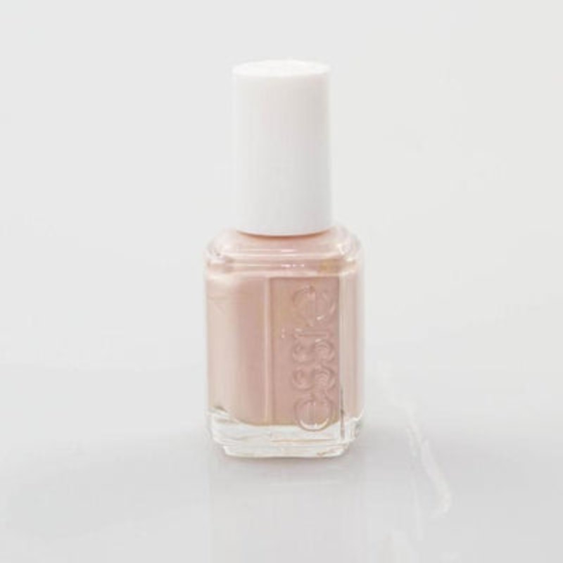 Essie topless & barefoot 121