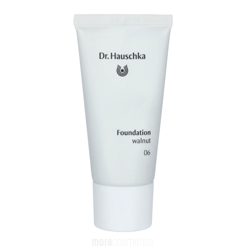 Dr. Hauschka Foundation #06 Walnut